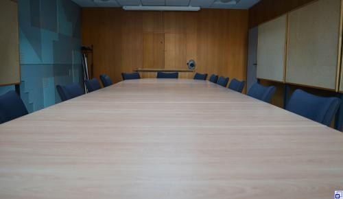 Auch im Kleinen Sitzungssaal finden Besprechungen statt